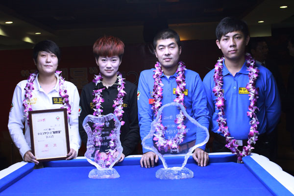 左起：男子亚军郑宇伯、冠军陈强、女子冠军韩雨、亚军周子凝