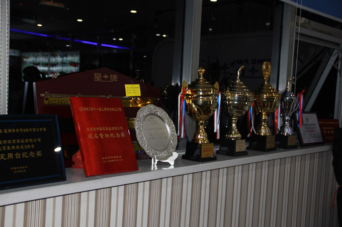 kok娱乐平台
俱乐部陈列的一张张证书和一座座奖杯见证了kok娱乐平台
为中国台球事业做出的巨大贡献