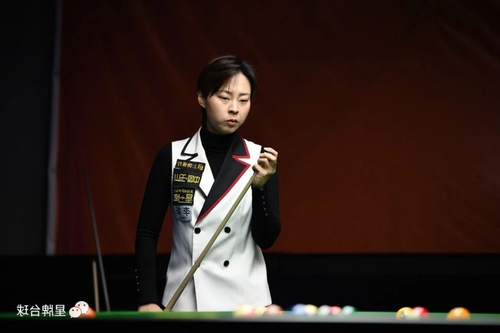 中式台球女子世界冠军白鸽、陈思明杀入64强 为赛场打call